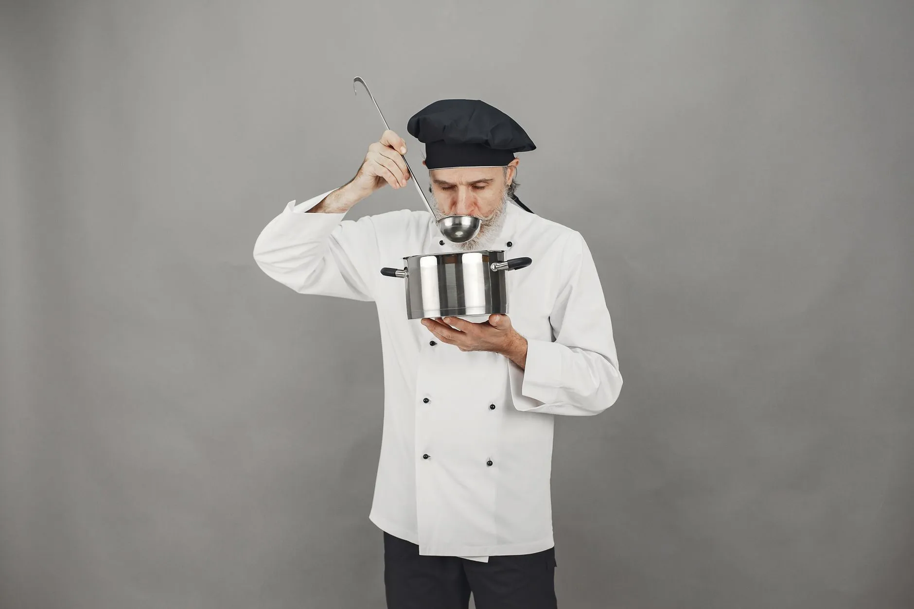 综合门诊服务中内科与外科协同诊疗的技术应用分析